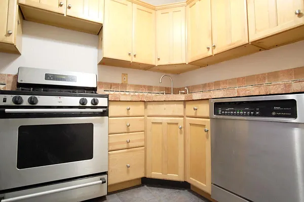 Rented by Link NY Realty | media 20