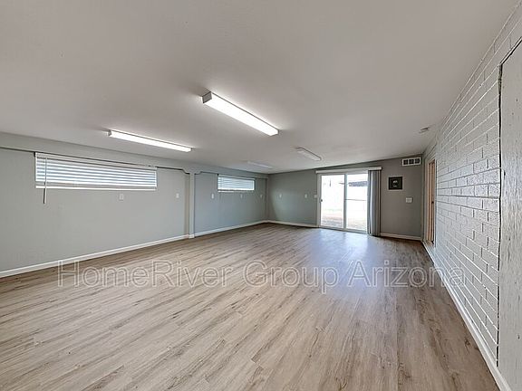 5th image of 6006 N 32nd Dr