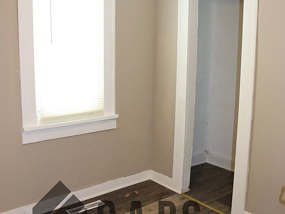 3rd image of 252 E 8th Ave
