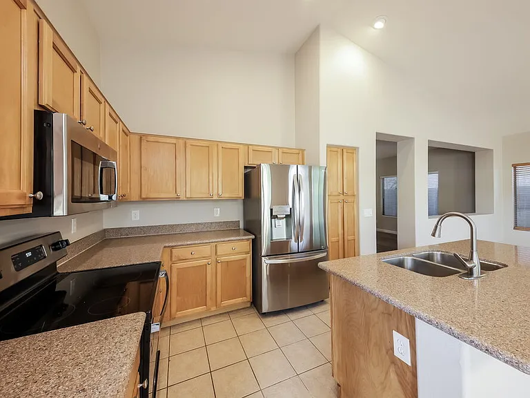 3453 W Webster Ct — Photo 7