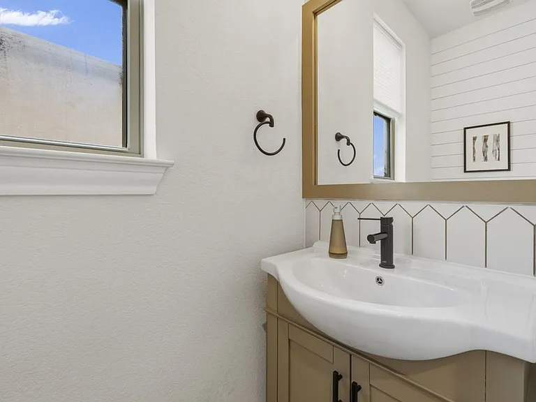 5500 La Canada Way — Photo 27