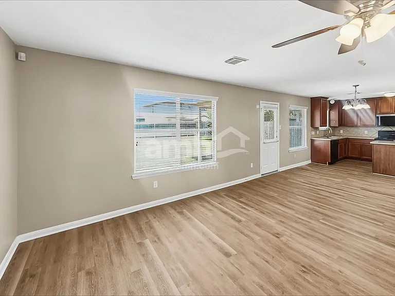 1711 Mickle Creek Dr — Photo 5