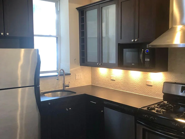 1432 N Elk Grove Ave #2R — Photo 7