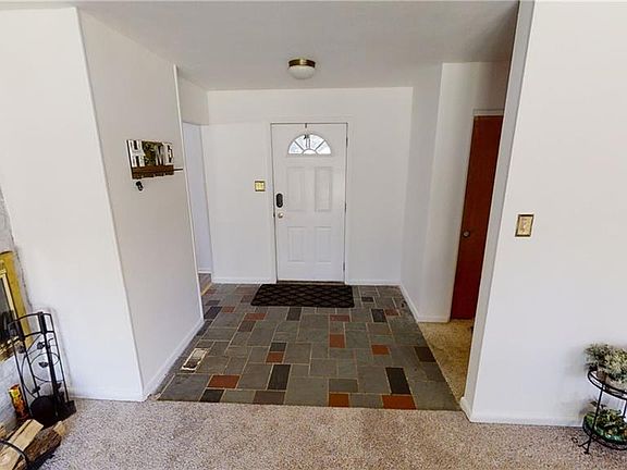 4th image of 939 Clossey Dr