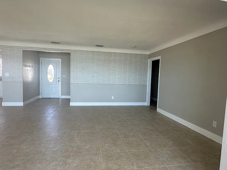 7112 S Shore Dr S — Photo 17