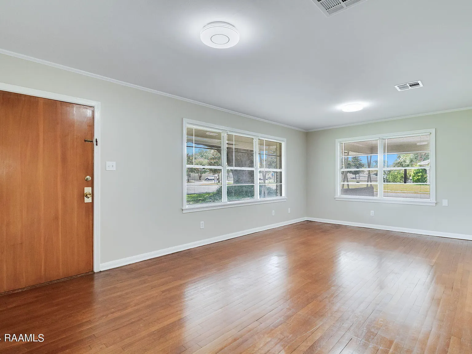 3 bed, 2.0 bath, 1900 sqft, $2,000 — Photo 4