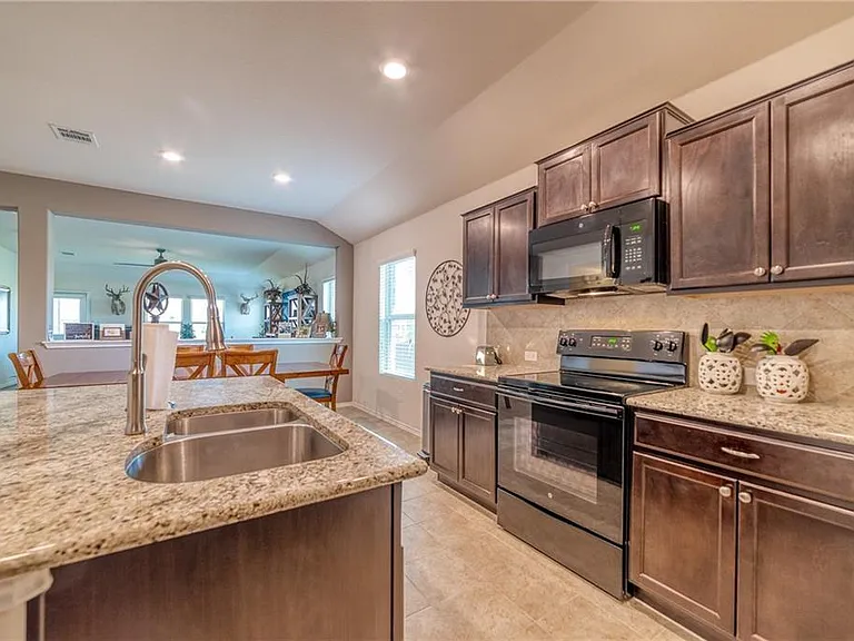 2100 Littleton Dr — Photo 9