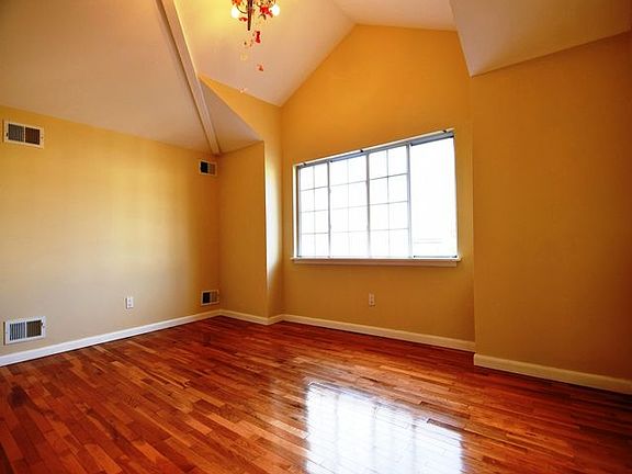 5th image of 32 Fawn Ln
