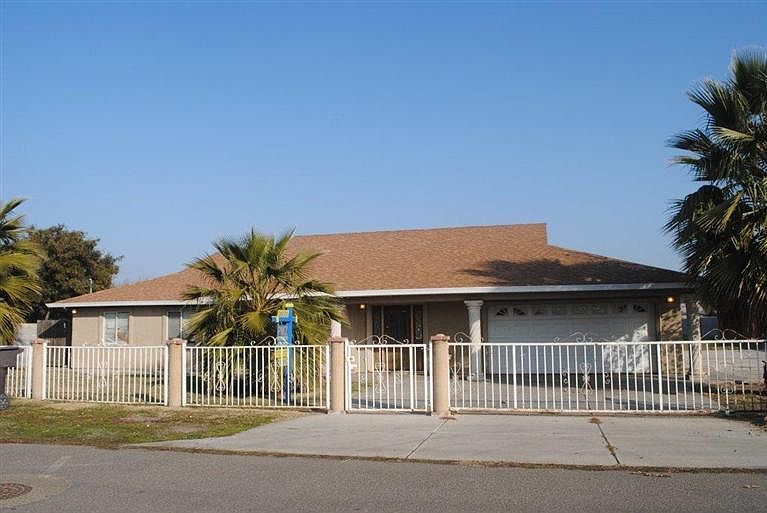 1st image of 631 S Los Angeles St