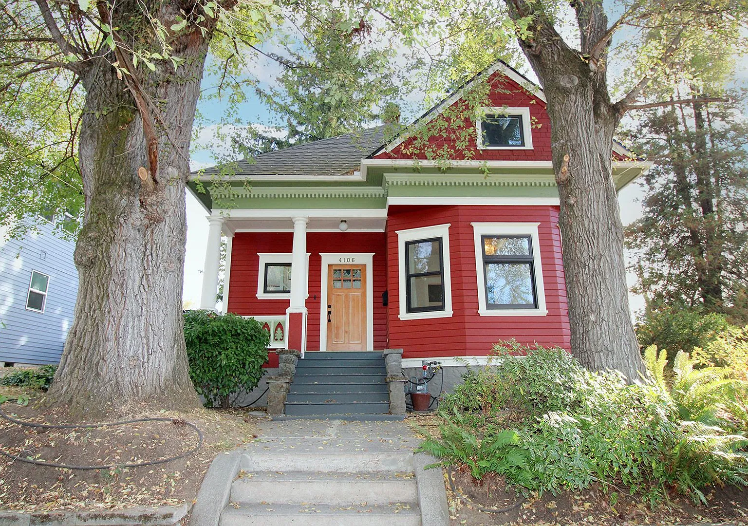 Stunning, Remodeled 4 Bed/2 Bath 1911 Craftsman in Sought-After Sabin — Photo 1