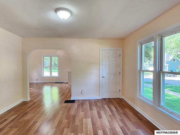 5th image of 326 1st St NW