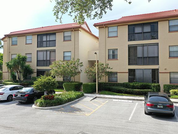 3rd image of 5147 Europa Dr APT V