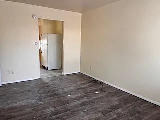 243 Miriam Dr - D — Photo 2
