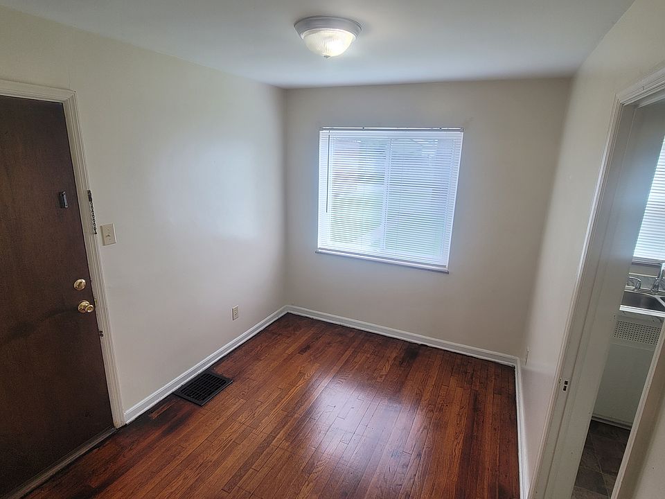 Separate Eating Area (Next to Kitchen)