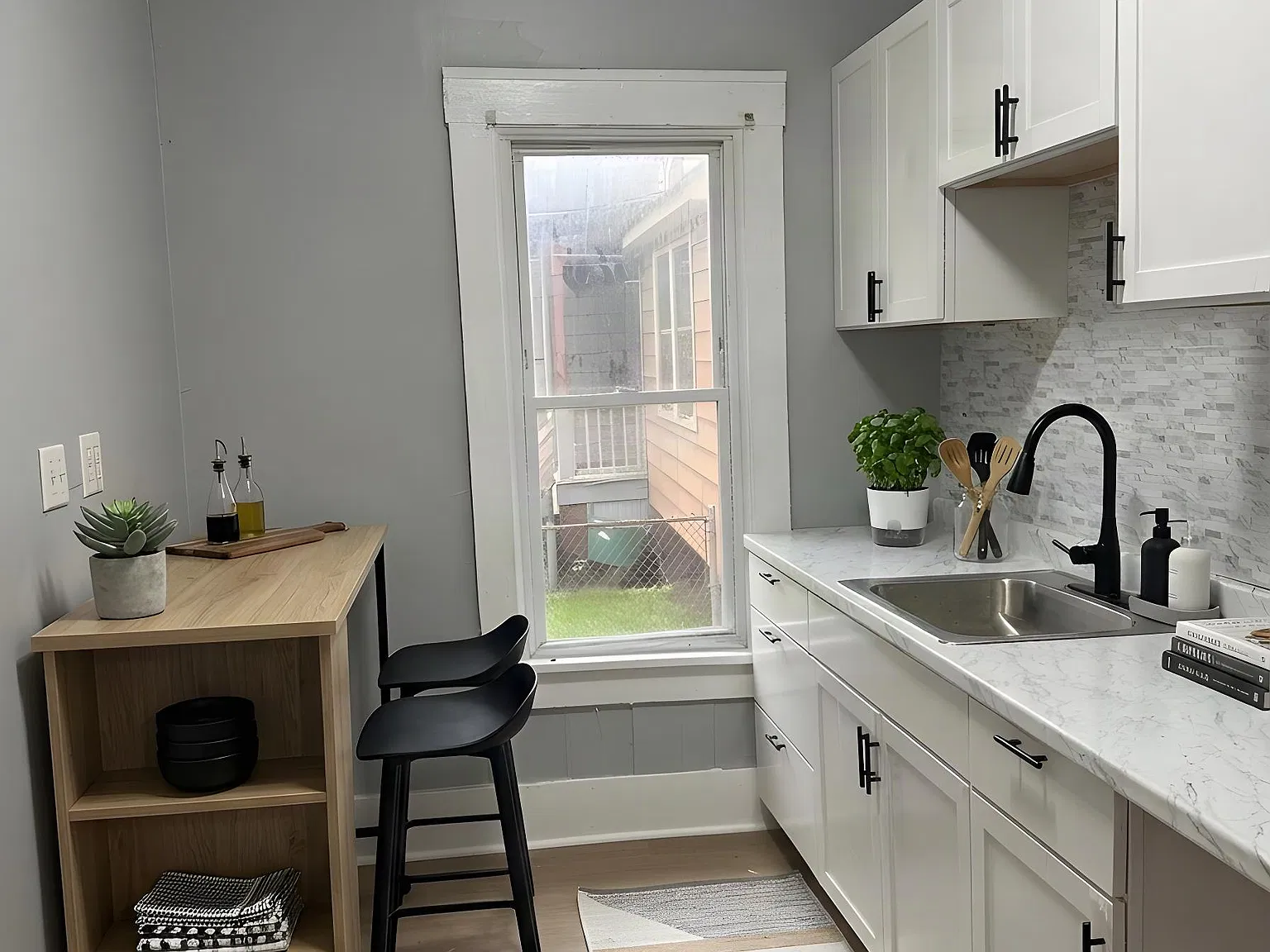 7810 Wentworth Ave — Photo 3