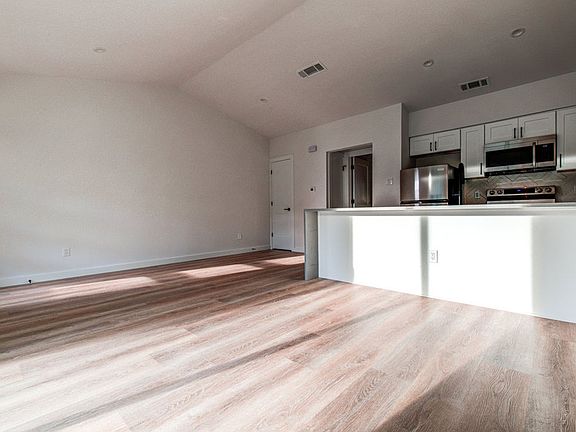5th image of 1207 Hollow Creek Dr #2