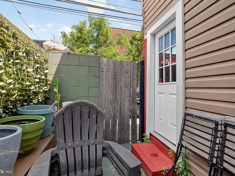 1776 Waterloo St — Photo 8