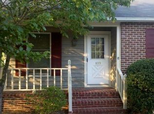 129 Greenbrier Dr, Radford, VA 24141