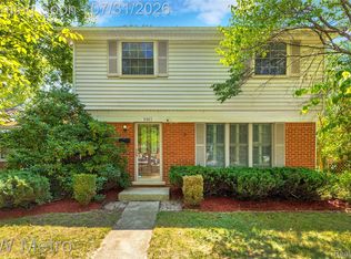 11923 Fairview Dr, Sterling Heights, MI 48312