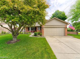 7222 Memorial Dr, Canton, MI