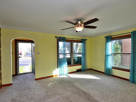 4th image of 7211 W Lincoln Ave