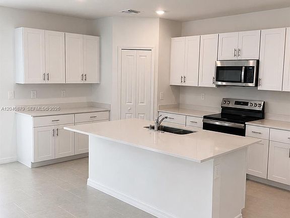 4th image of 19619 Fairhill Ct