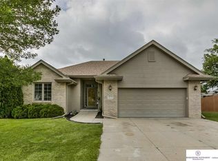 21752 Hilltop Ave, Gretna, NE 68028