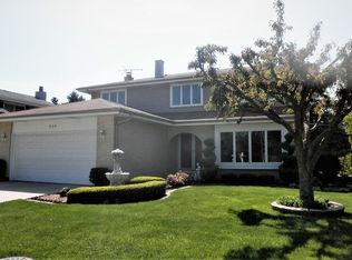 920 Tanglewood Dr, Wheeling, IL 60090