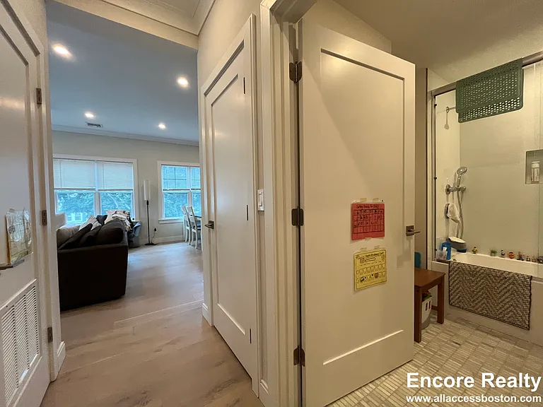 32 Cummins Hwy #4 — Photo 21