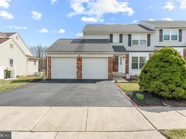 25 Green Meadow Ct, Newark, DE 19711