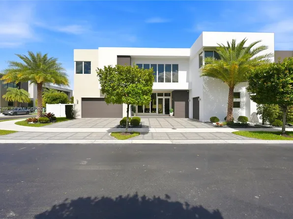 7525 NW 103rd Pl, Doral, FL 33178
