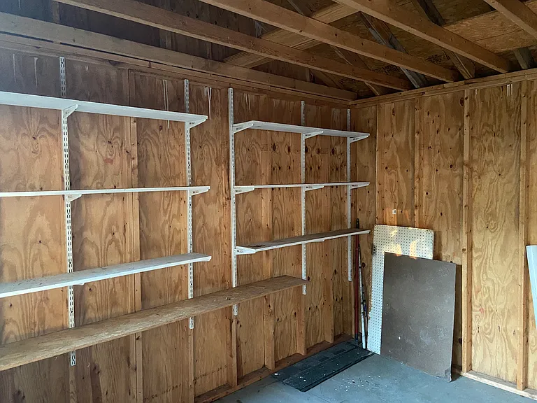 2404 Parkwood Dr — Photo 8