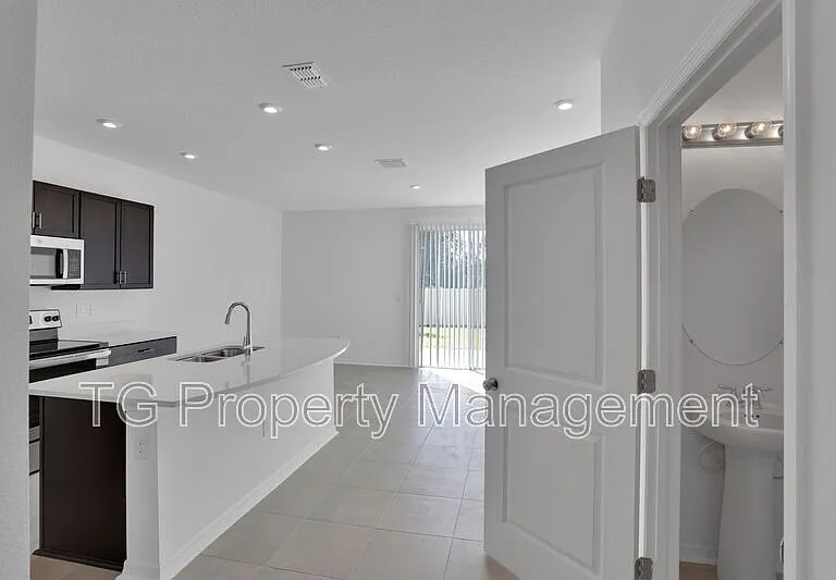 298 Anthony Dr — Photo 5