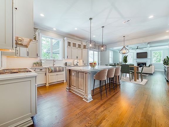 2nd image of 301 Orenda Cir