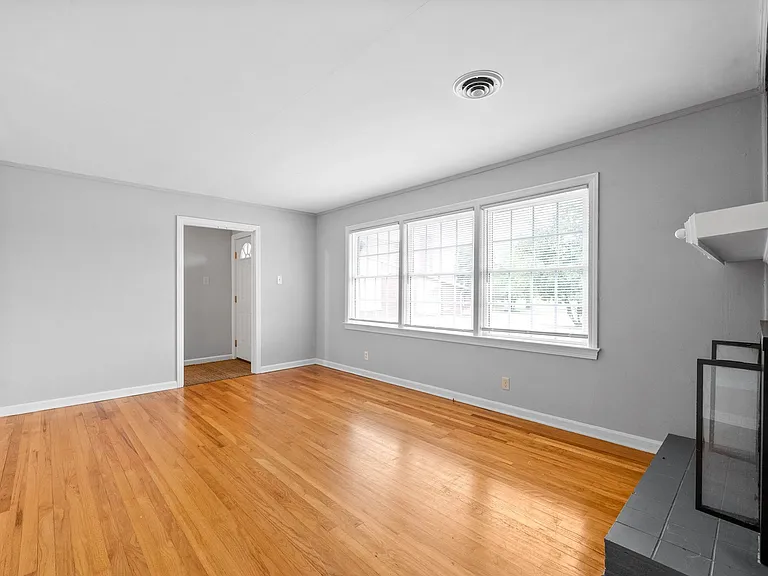 1319 Fort Campbell Blvd — Photo 5