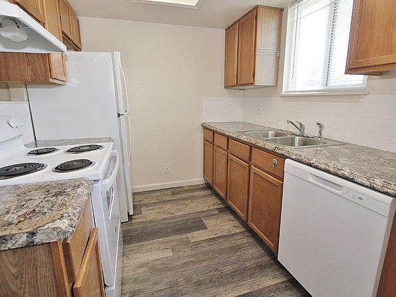 3rd image of 525 N Moffatt Ave #1