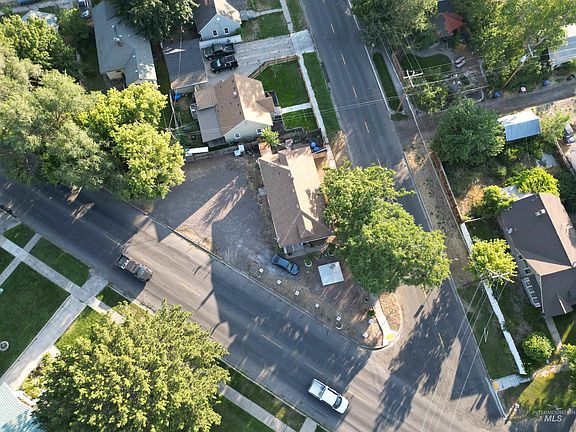 5th image of 851 Blue Lakes Blvd