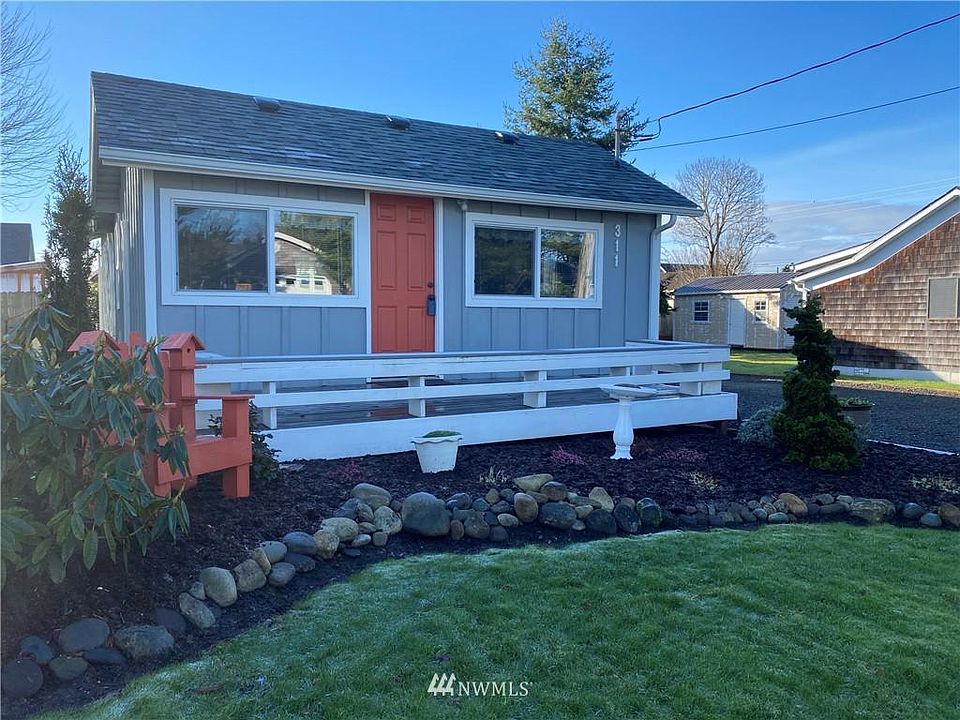 1st image of 311 10th St NE