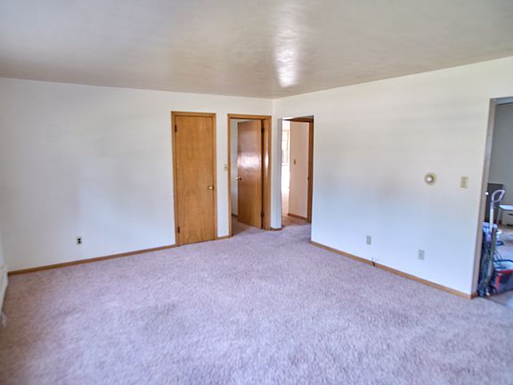 5th image of 416 E 18th St #1