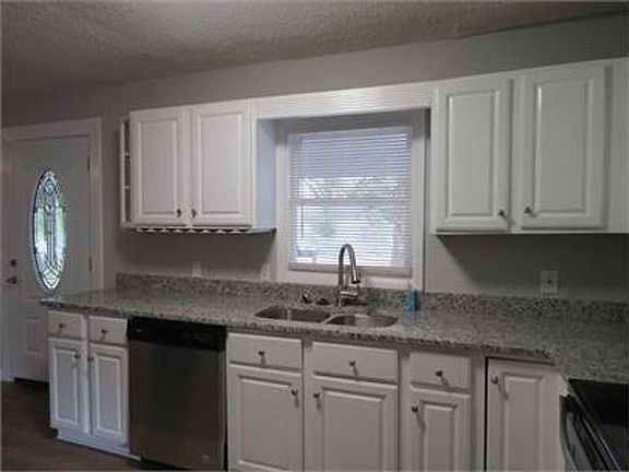 5th image of 5 Robertson Way