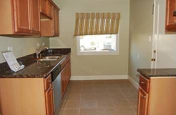 5th image of 26437 Underwood Ave