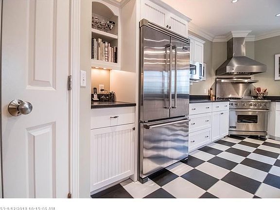 3rd image of 9 Waldron Dr #9