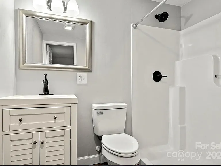 146 Oldcastle Ln — Photo 2