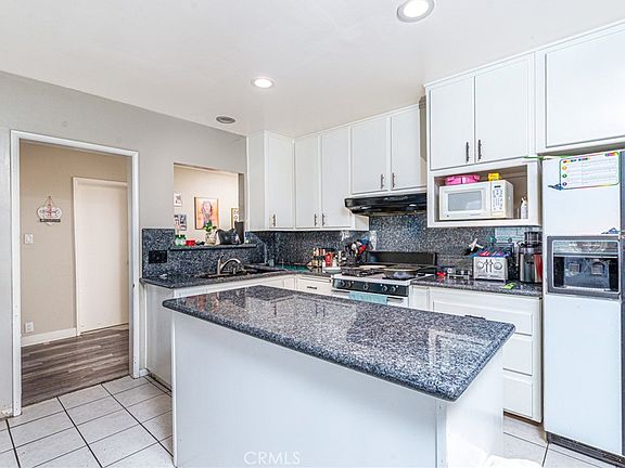 4th image of 21321 Lemon St