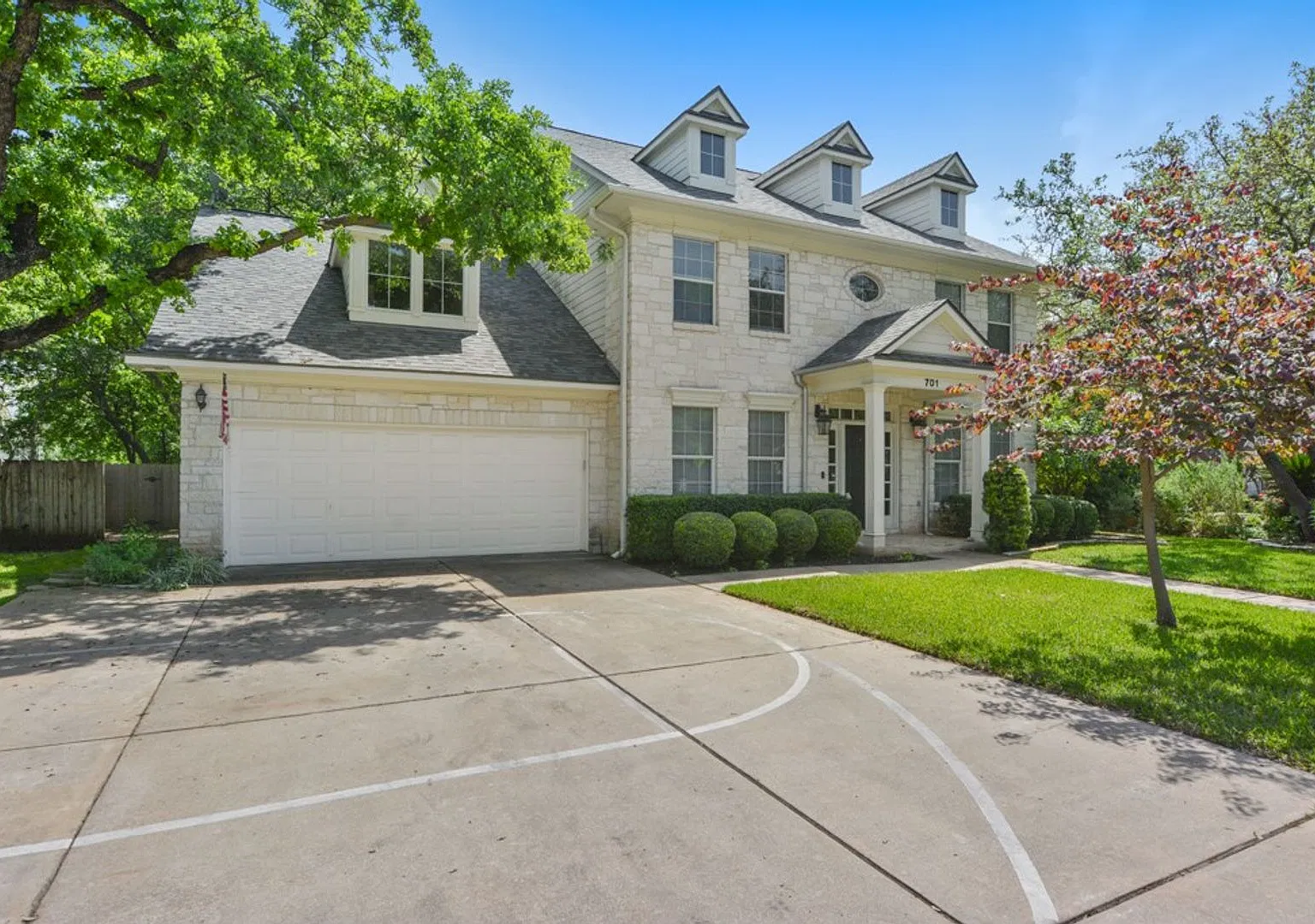 Beautifully Updated 4 Bedroom, 2.5 Bathrooms, 2-Story Home in West Round Rock! — Photo 3