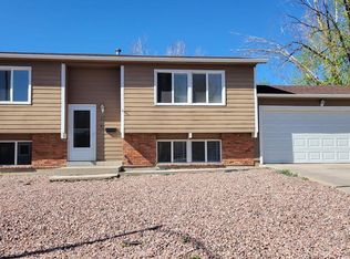 12 Grissom Pl, Pueblo, CO 81001