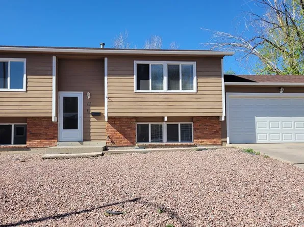 12 Grissom Pl, Pueblo, CO 81001
