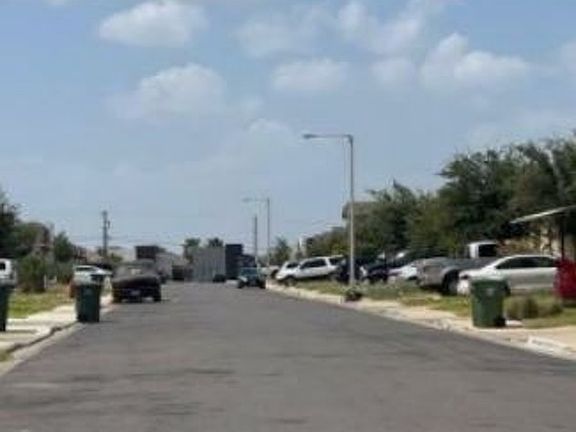Exterior Neighborhood (street photo)