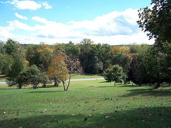 2nd image of 410 Lake Vista Dr