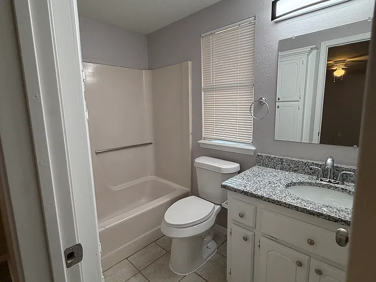 1717 SE 9th St — Photo 11